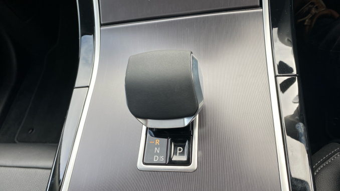 Land Rover Range Rover Velar 2.0 P400e Belgravia Edition 5dr Auto Estate - Image 13